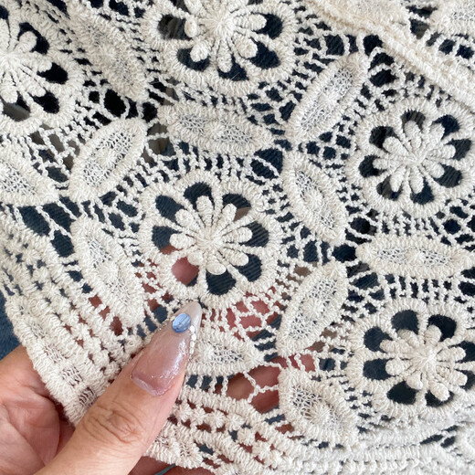 Mingyuegui 2025 spring and summer new style lace butt curtain women's layered triangle skirt, hip-covering skirt and curtain apron, hollow knitted floral leaves, white