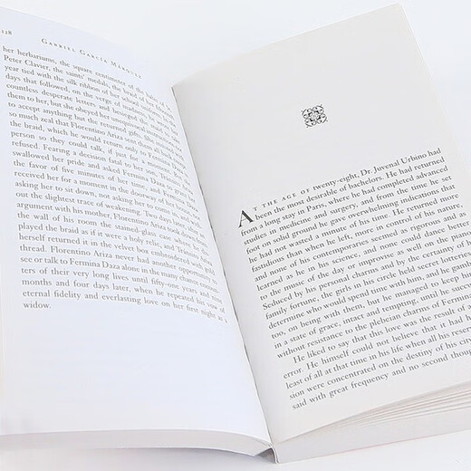 霍乱时期的爱情（电影版）Love in the Time of Cholera， Film Tie-In 进口原版 英文书