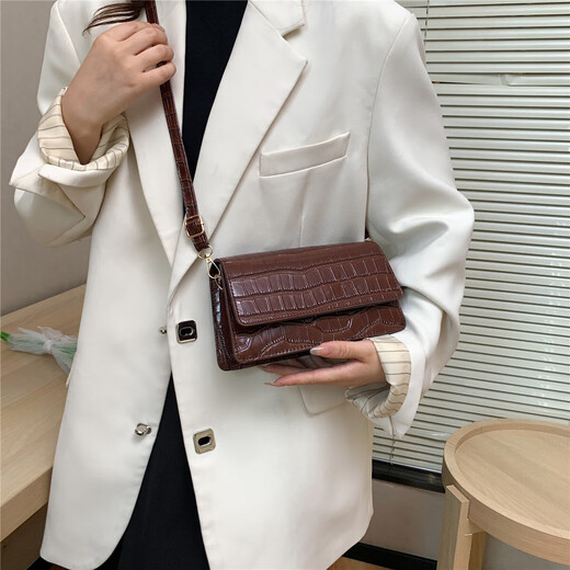 
Stone-patterned candy color French new style small square bag for going out and shoulders fashionable crossbody bag handheld commuting bag coffee color
