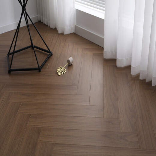 Herringbone à trois couches 14 mm nordique japonais ménage multicouche en bois massif en bois E0 fabricant respectueux de l'environnement Ventes directes en bois solide Herringbone RW9902 Jiangsu Warehouse 1 Ricker au point de logistique