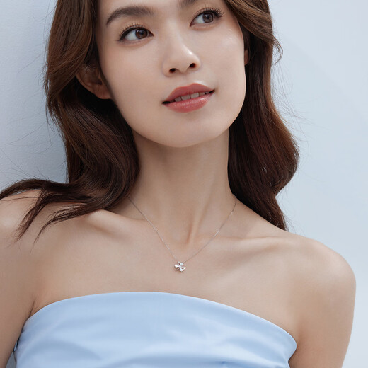 Lukfook Jewelry Platinum 950 Clover Platinum Necklace Car Flower Love Chain Price G07TBPN0027 2.18g (including labor cost 244 yuan)