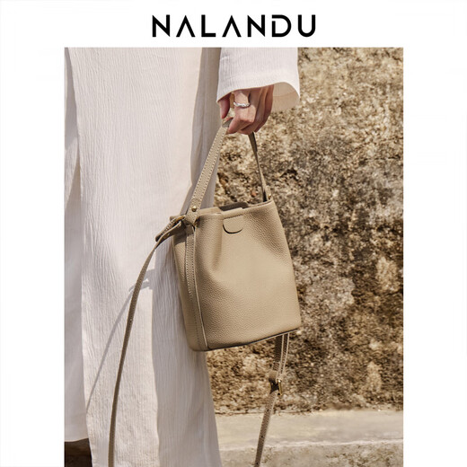 Nalandu Bag Women's 2025 Nouveau sac de seau Bodet Women's Fire Commuter beau Single épaule Crossbody Bag Sac pour femmes Elephant Gray_ [Cowhide] [+ Wife + Besttie + Women
