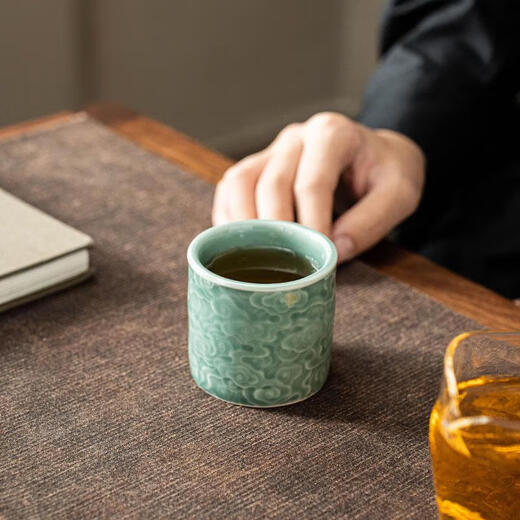Chinese Xiangyun Longquan Celadon Tea Cup Master Cup Personal Ceramic Large Single Cup Kung Fu Tea Set Tea Cup Celadon Xiangyun Master Cup (Plum Green) 105ml