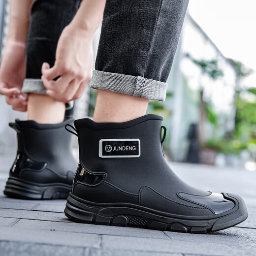 
Couple rain boots men's water shoes women's short tube non-slip low top waterproof rubber shoes kitchen work rain boots fishing boots overshoes black [men and women-universal] 41-42