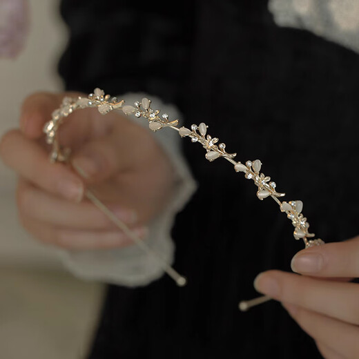 Bai Qixin headband French forest style headband for women 2025 new style super fairy versatile going out headwear exquisite high-end headband headband gardenia