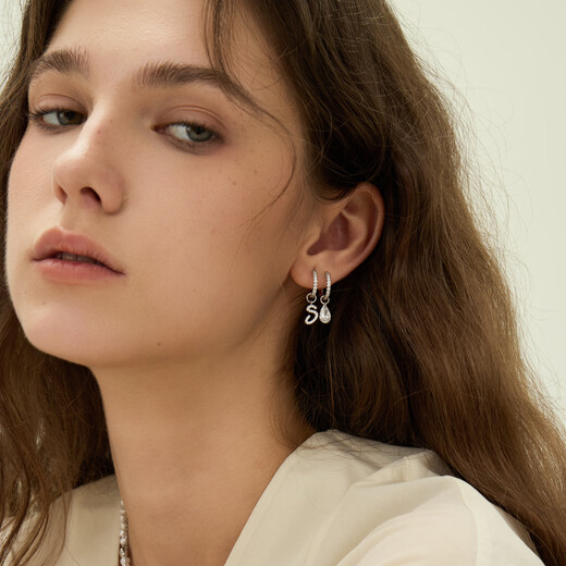 Arsis silver stamped artistic letter earrings for women AB style S925 silver earrings, fashionable and simple, a birthday gift for your girlfriend, artistic letter earrings (Z)