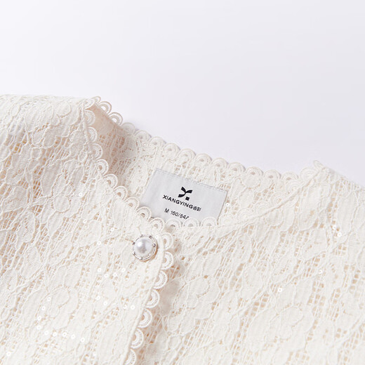 Xiangying Xiaoxiangfeng Kurzjacke für Frauen 2025 Herbst neuer Stil Prominente französische Stil Rundhals Hals weiß hohl Top Egret Weiß S