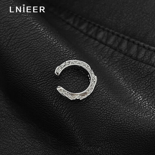 Lnieer Bai Jingting's same ear clip for men without pierced ears, niche light luxury high-end silver earrings for men and women, broken law ear clip, single