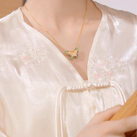 Century Yuan Jewelry 18K gold enamel pendant for women, elegant colorful butterfly lasting bright pendant for girlfriend, K gold butterfly pendant, about 0.8g