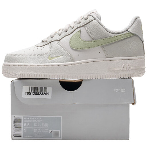 Nike (Nike) Chaussures décontractées pour les femmes 25 Nouvelles Air Force1 Force aérienne 1 tendance et à la mode Chaussures étudiantes Activité Low Top Chaussures IB3881-001 / White / Green clair 40