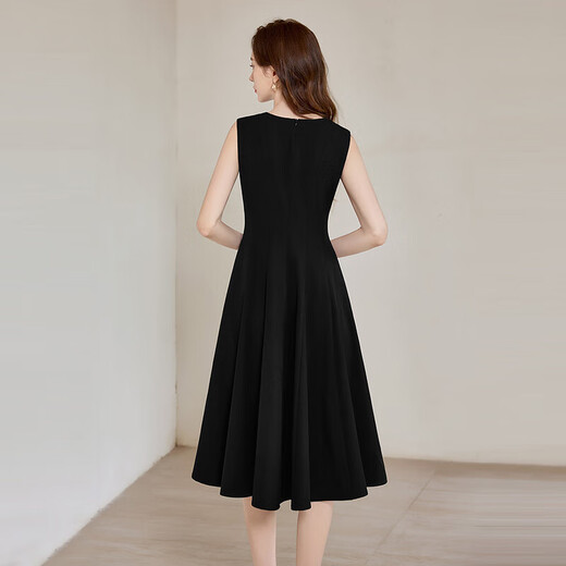 Sie ist elegant und elegant, kleiner schwarzer Rock für Frauen in 2025 Herbstkleidung, neuer runder Hals mittelgroß, schlankes Kleid