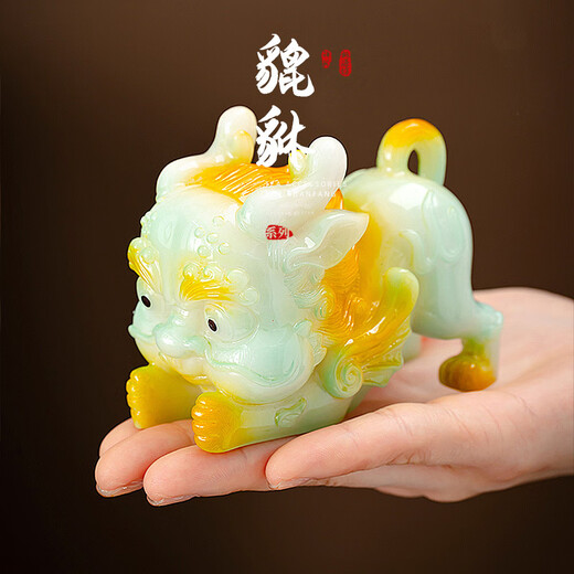 Carved feather color-changing tea pet Pixiu holding ingot can raise tea table tea table decorations high-end tea pet tea play kung fu tea set decoration color-changing Pixiu-without ingot