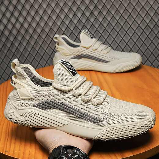 Xiaohuilijia Chaussures masculines pour l'été respirant mince 2023 Nouvelles chaussures en maille sportives et chaussures de course à la mode décontractées pour la jeunesse des chaussures de noix de coco à la seme douce 9893 beige 39