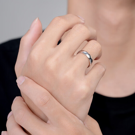 Zhou Dajin CHOW TAI KINGpt950 platinum ring for men and women with open opening and adjustable couple ring tail ring exquisite simple versatile men's ring platinum live ring 5.41g