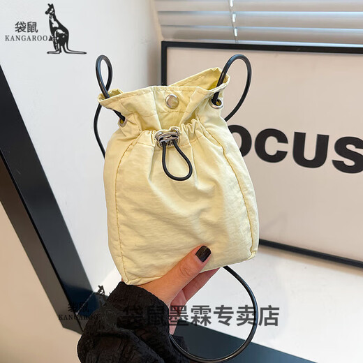 袋鼠夏天夏季迷你小包包女2025新款时尚抽绳斜挎手机包白色单肩钥匙包 黑色