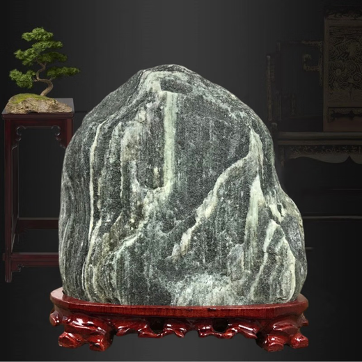 Lob die Fantasie Taishan Stones auf die Originalsteine, um die Ecken zu bilden und die Bergsteine zu stützen.