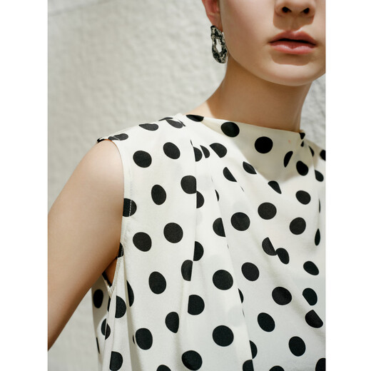 Ainos Essi [gleicher Stil im Einkaufszentrum] 2025 Sommer neues Produkt Mulberry Seiden Halbschildkröte Kragen Polka Punkt Französisch Seidenhemd für Frauen 40615081 Meter Bottom Black Dot M.