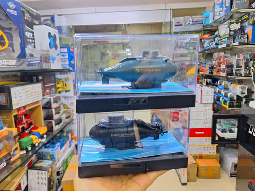 
Children's mini six-way remote control boat submarine charging hovercraft water play speedboat airship toy yacht toy medium-sized remote control cruiser-green 582 standard + remote control battery + screwdriver