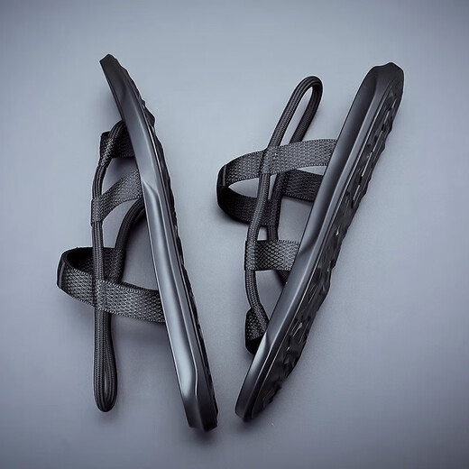 Sandalias para hombres japoneses Verano 2025 Nuevas chanclas de personalidad de moda para hombres usan sandalias de conducción no deslizantes para hombres negros 9866 39
