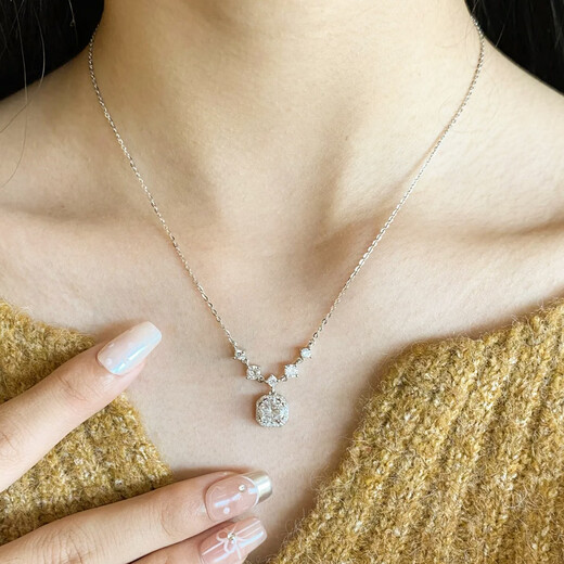 Small Square Diamond Style Necklace for Women, Versatile Pendant, Niche Necklace, Light Luxurious, High-Grade Clavicle Chain, Titanium Steel, Non-Fading Square Diamond Style Necklace