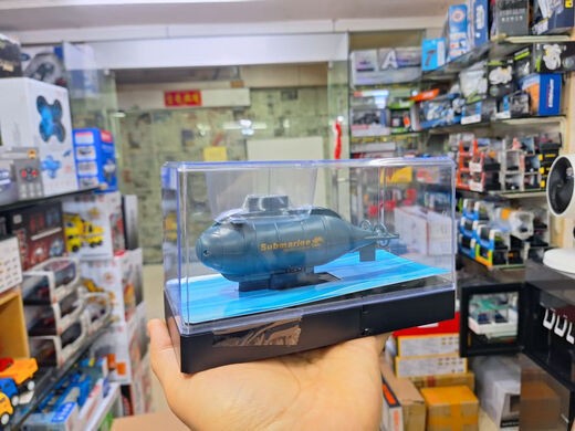 
Children's mini six-way remote control boat submarine charging hovercraft water play speedboat airship toy yacht toy medium-sized remote control cruiser-green 582 standard + remote control battery + screwdriver