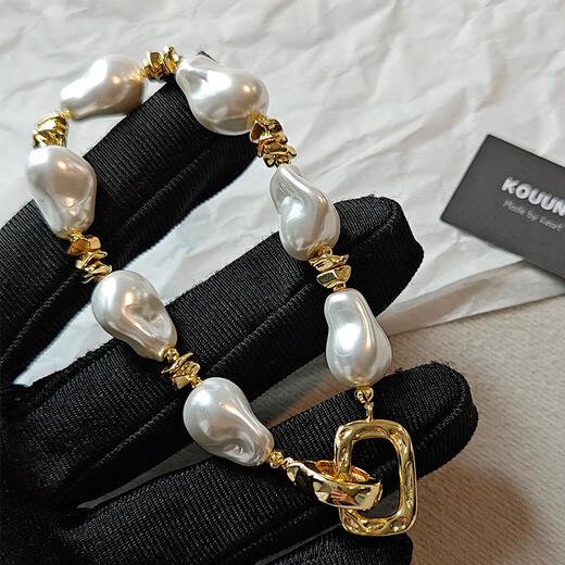 Fat Donglai's same pearl pendant without chain, retro personalized baroque shaped pearl bracelet 2025 new light Australian white necklace