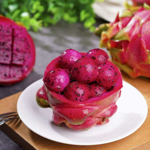 Authentic red dragon fruit in season, freshly picked, super sweet, seasonal fresh red flesh fruit, 2 Jin Jin in box equals 0.5 kg (single fruit 200g)