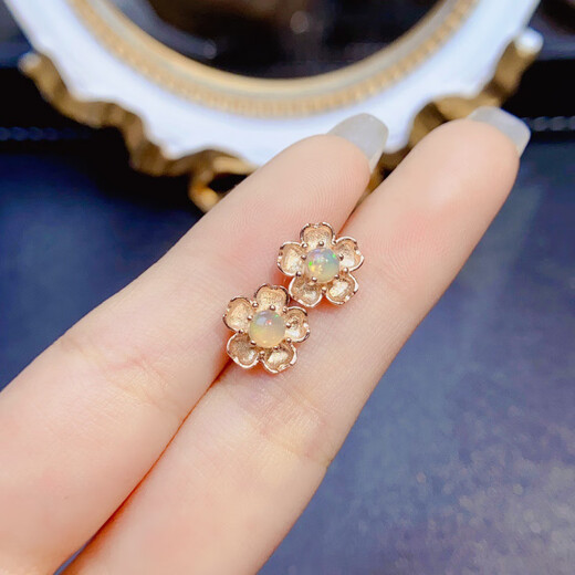 Fat Donglai's same style natural opal earrings crystals are completely clear and sparkling, S925 silver precision inlaid as a gift to my girlfriend