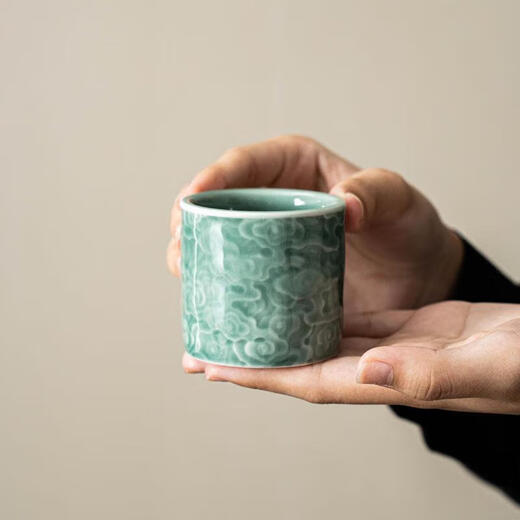 Chinese Xiangyun Longquan Celadon Tea Cup Master Cup Personal Ceramic Large Single Cup Kung Fu Tea Set Tea Cup Celadon Xiangyun Master Cup (Plum Green) 105ml