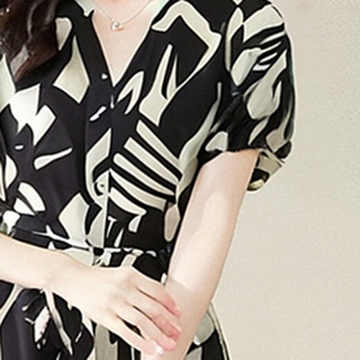 OLJ High-End-Marke Seidenkleid für Frauen im Sommer 2025 Neues französisches hüftgepacktes Retro-Temperament Mulberry Seidenrock Schwarz und Weiß M Empfohlen Gewicht 90-115 Jin [Jin entspricht 0,5 kg]