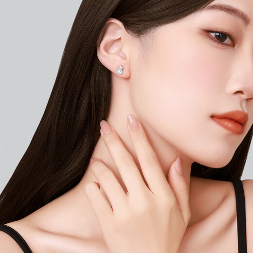 Chao Acer Boya Hulu Fulu platinum earrings for women PT950 mirror flash earrings gift, priced at 300 yuan, 2.05g, one pair (free silicone ear plugs)
