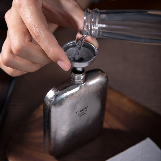 Fat Donglai pure titanium hip flask outdoor portable three-two-four-liang white hip flask Russian titanium small hip flask wine bottle three-liang and half titanium crystal hip flask