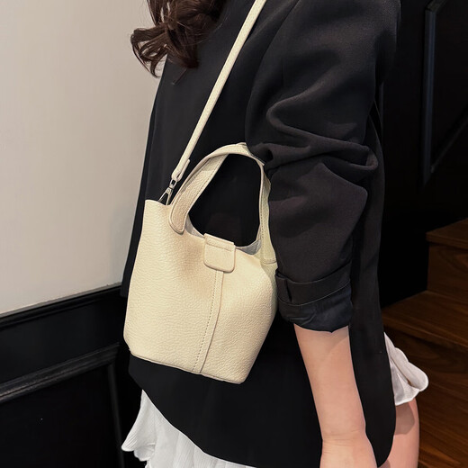 Korean new handbag food basket simple and versatile women's bag temperament and fashionable one-shoulder crossbody bucket bag rice white
