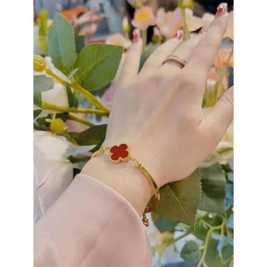 ANST Old Phoenix Gold Store's popular double-sided four-leaf clover bracelet is a gift for your girlfriend, a light luxury gold-plated 18K gold-plated titanium steel bracelet, black