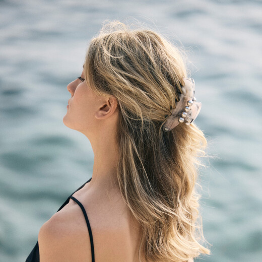 ALEXANDRE DE PARIS Christmas gift 2025 autumn and winter new colorful series jade beads large gripper imitation pearl shark clip G gray