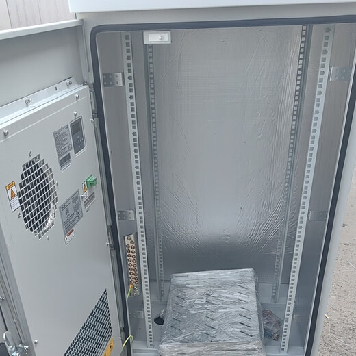 Outdoor cabinet with air conditioning power supply cabinet dustproof and waterproof customization 750*1700 stainless steel base station 2100 constant temperature 650*650*1200 with 1500W air conditioning *3 trays Default 1