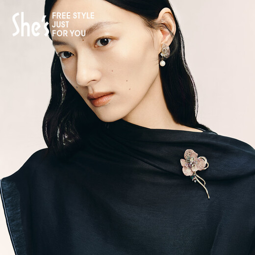 She s Qianzi natural replica of Chinese style embroidery flowers high-end brooch light luxury corsage pin birthday gift for girlfriend