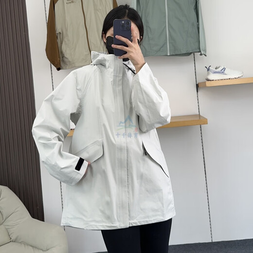 Sous Armour Vêtements de choc pour femmes 25 New City Explorer Hooded Sports Jacket Veste 6005891 Black authentique officiel / 001 S / 160 / Convient pour 90-110jin [Jin est égal à 0,5 kg]