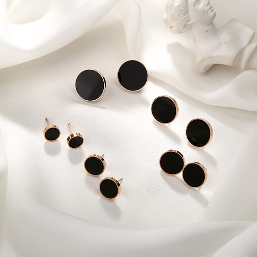 
MHFDO old Phoenix Gold Store Black Neutral Titanium Steel Roman Earrings Women's Temperament Korean Simple Refined Fresh Wind Ears 9207 Square Old Phoenix Xiang same style