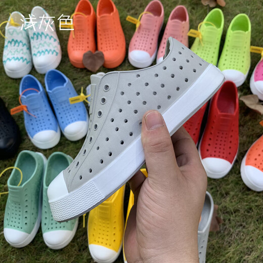 Chaussures de trou Chaussures pour enfants Summer Chaussures de trou pour enfants garçons et filles non glissés imperméables chaussures de plage creux sandales blanches 27 (la longueur intérieure C9 est d'environ 17,2 cm)