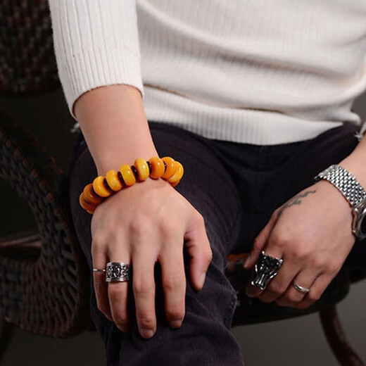 Fall in love with the old Phoenix, Russian material, old yellow beeswax amber barrel bead bracelet, old bead wax amber string, original stone drum bead beeswax bracelet, small shiny model 13*19 old honey barrel bead red separator, bagged