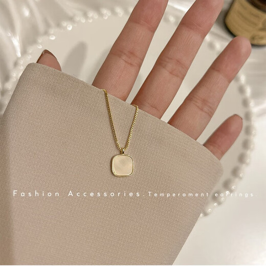 Shenglan Necklace Women's High-Level Square Pendant Necklace Light Luxury Niche High-Level Clavicle Chain 2025 New Hot Style Necklace Shell Square Necklace (Gold)