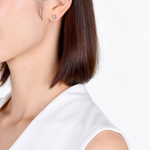 Chow Sang Sang (CHOW SANG SANG) platinum earrings Pt950 four-leaf flower earrings platinum earrings for women 26219E