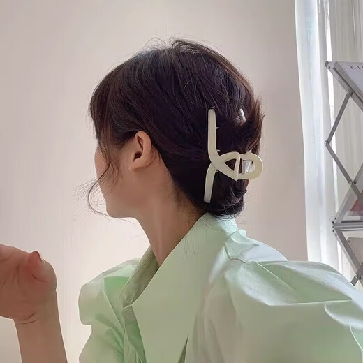 Shark Clip Hair Clip Hair Clip for Women Korean Style Elegant Shark Clip Hair Clip Headwear Classic Shark Clip 1 (Random Color)