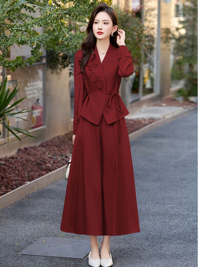 Nosskiss Luxury High-End Brand Red Demperument Платье для женщин 2025 Осень Осень Новый стиль шикарный и красивый обтягивающий талию с двумя частями набор красного качества версии L Рекомендуется 110-120JIN [JIN равно 0,5 кг]