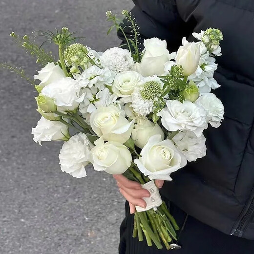 Новый стиль свадебного букета для свадебного букета Vinoya с синими и белыми гортенцами с цветами и имитированными букетами свадебных невест и невест. Программа Program Program Свадьба розовый и фиолетовый стиль