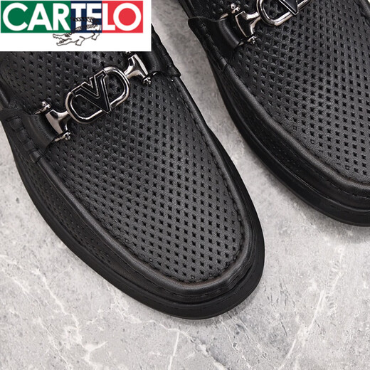 卡帝乐鳄鱼（CARTELO）男鞋夏季透气商务休闲套脚爸爸皮凉鞋男士镂空皮鞋牛皮打孔豆豆鞋 9910黑色 40