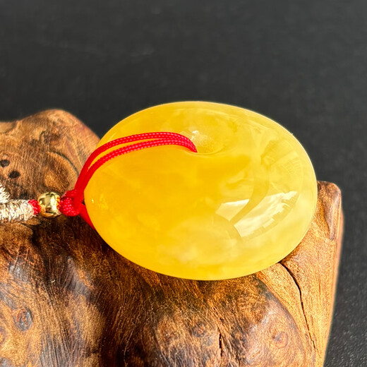 Yuzhi 1 item 1 certificate 1 shot natural raw ore Russian material chicken fat yellow beeswax safety buckle pendant for men and women 4.93g G5529 rare collection about 24*12 mm