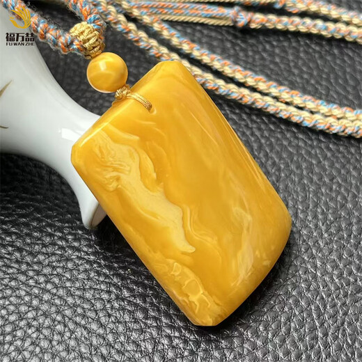 Fuwanzhe white flower beeswax square sign pendant, natural Russian amber safe and sound sign pendant 17.3g