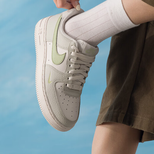 Nike (Nike) Schuhe für Frauen Air Force 1 Air Force 1 Af1 Lychee Leder kleine weiße Schuhe Casual Schuhe Sportschuhe IB3881-001 Weißes Grün 38.5